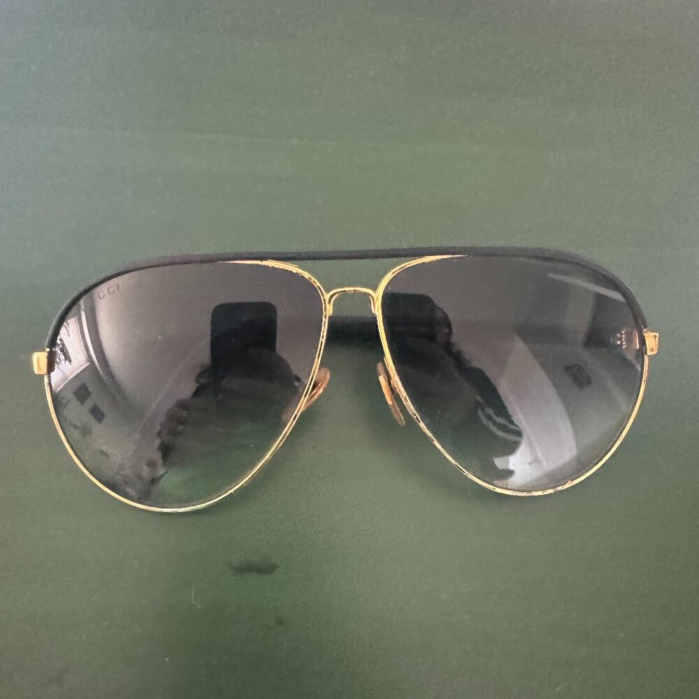 Discontinued Gucci Aviator Sunglasses – Black & Gold – Unisex – Fair Condition